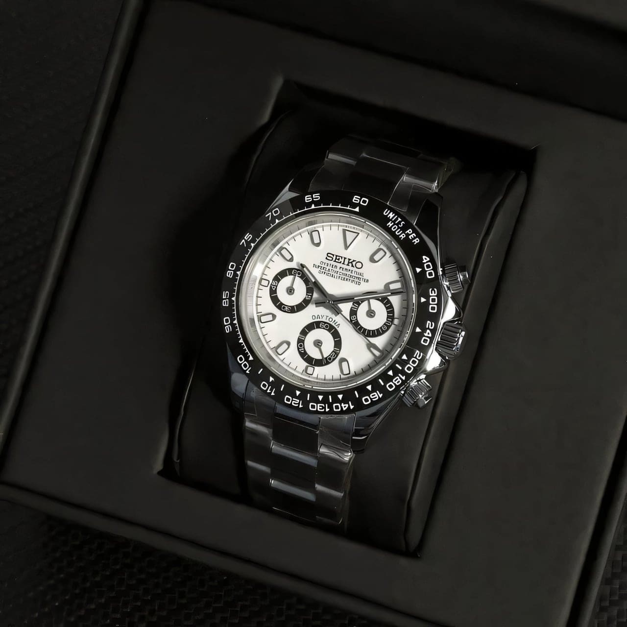 Seikona modèle Daytona Panda dans son écrin